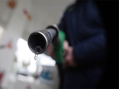Oil price rises on signs of tightening market, but economic worries weigh